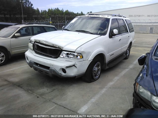 5LMRU27A2YLJ16115 - 2000 LINCOLN NAVIGATOR WHITE photo 2