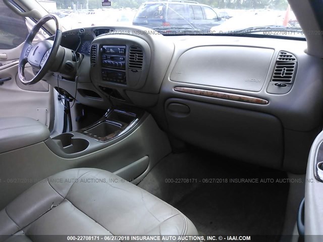 5LMRU27A2YLJ16115 - 2000 LINCOLN NAVIGATOR WHITE photo 5