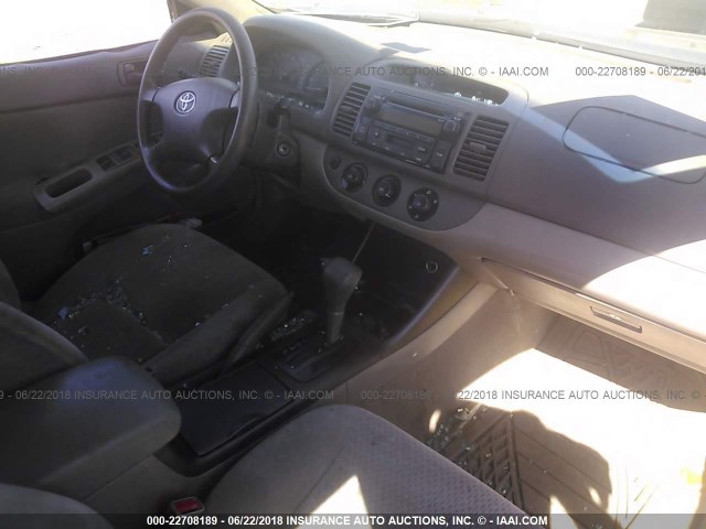 4T1BE32K82U537572 - 2002 TOYOTA CAMRY LE/XLE/SE Mavi foto 5