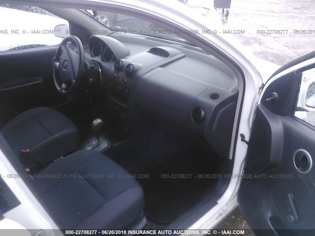 KL1TD66618B166955 - 2008 CHEVROLET AVEO LS WHITE photo 5