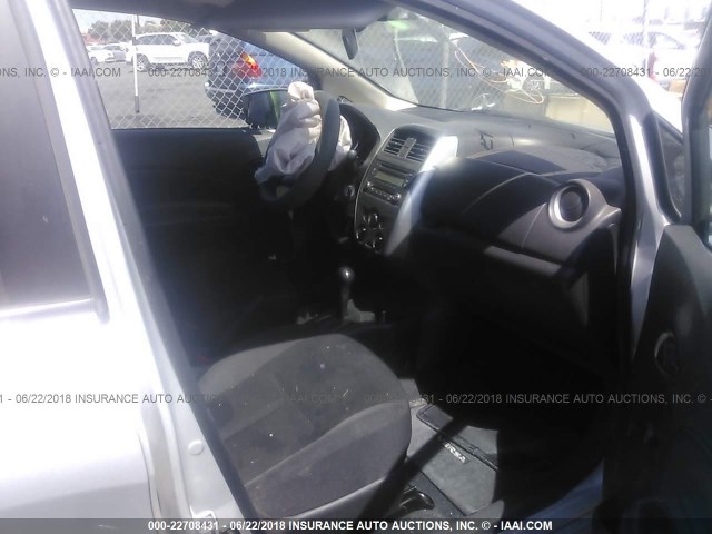 3N1CE2CP2FL419047 - 2015 NISSAN VERSA NOTE S/S PLUS/SV/SL/SR SILVER photo 5