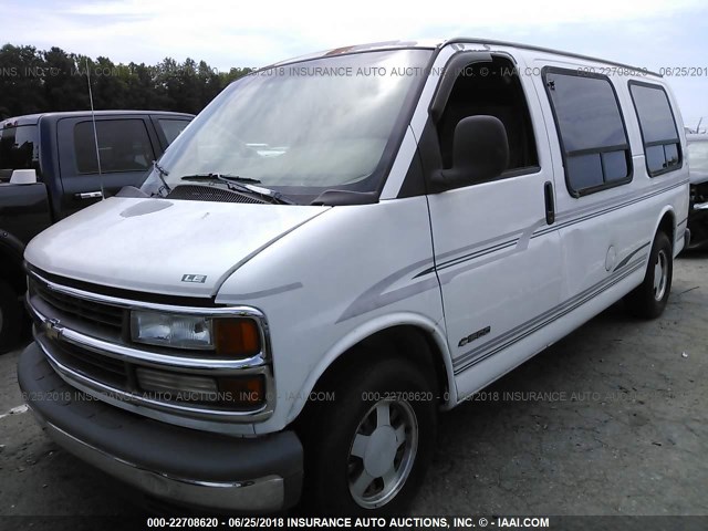 1GBFG15R1Y1103473 - 2000 CHEVROLET EXPRESS G1500  WHITE photo 2