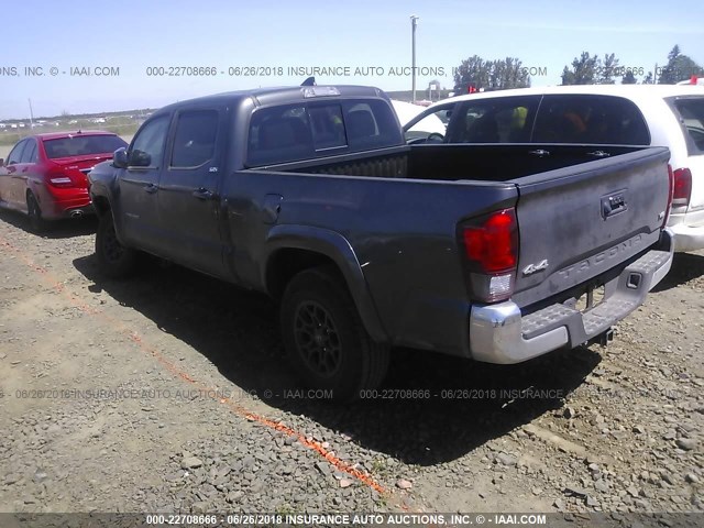 3TMDZ5BN2JM037532 - 2018 TOYOTA TACOMA DBL CAB/SR5/TRD SPORT/OR GRAY photo 3