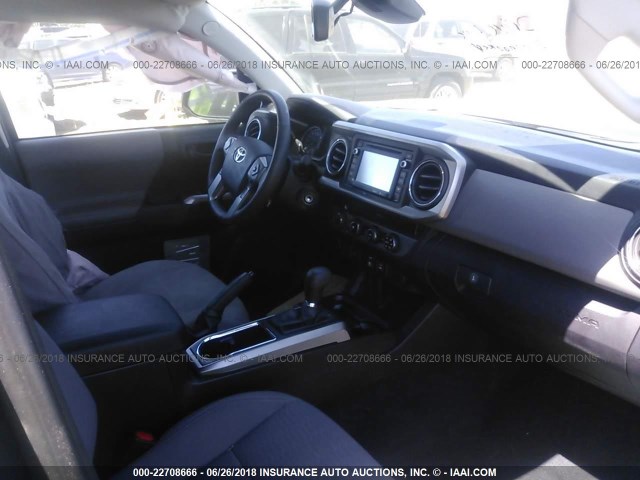 3TMDZ5BN2JM037532 - 2018 TOYOTA TACOMA DBL CAB/SR5/TRD SPORT/OR GRAY photo 5