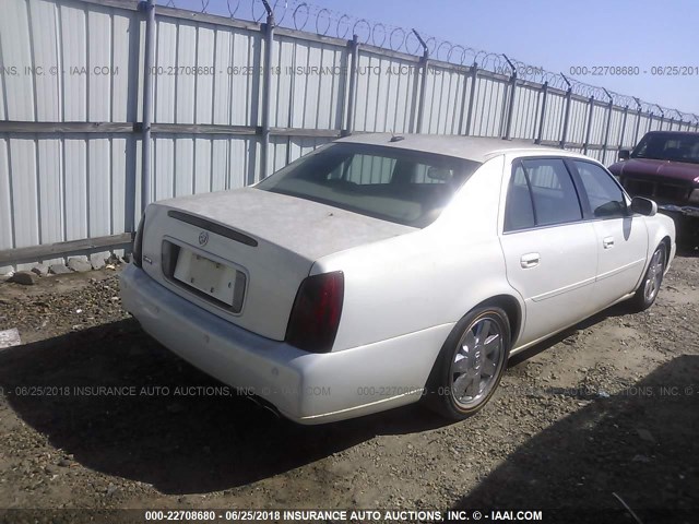 1G6KF57945U107659 - 2005 CADILLAC DEVILLE DTS WHITE photo 4