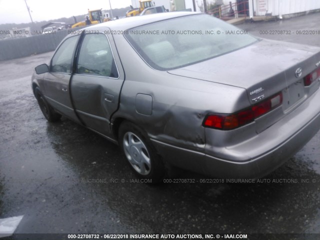 4T1BF22K0VU015465 - 1997 TOYOTA CAMRY CE/LE/XLE GRAY photo 3