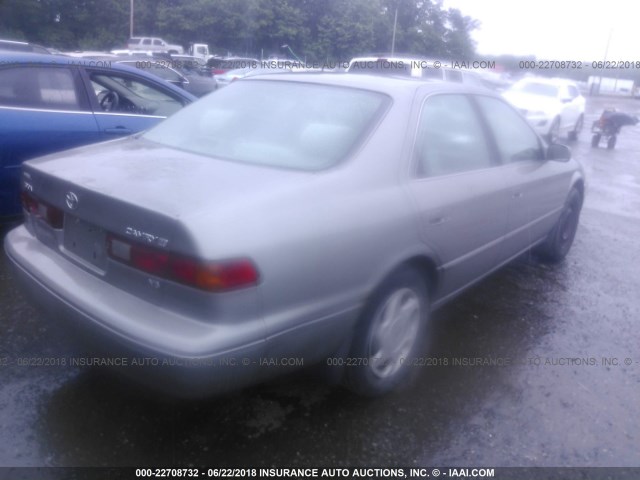4T1BF22K0VU015465 - 1997 TOYOTA CAMRY CE/LE/XLE GRAY photo 4