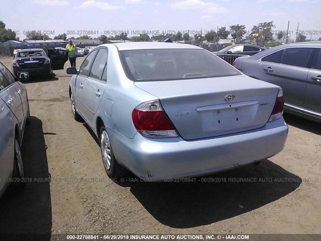 JTDBE32K063054724 - 2006 TOYOTA CAMRY LE/XLE 银色 照片 3
