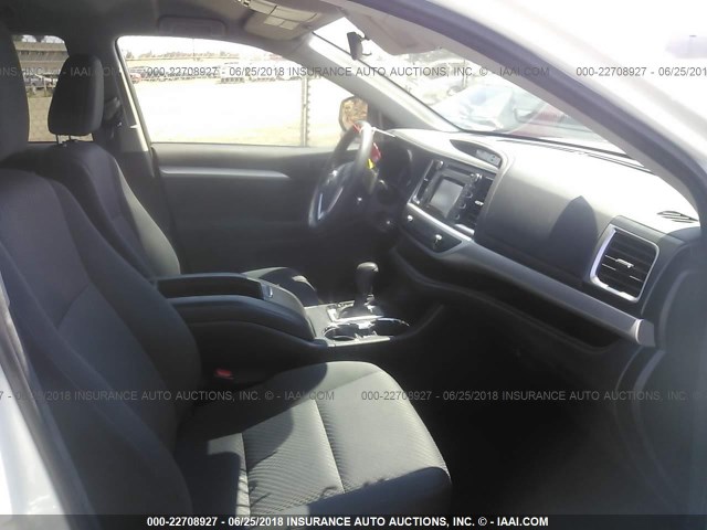 5TDZZRFHXHS234590 - 2017 TOYOTA HIGHLANDER LE/LE PLUS WHITE photo 5