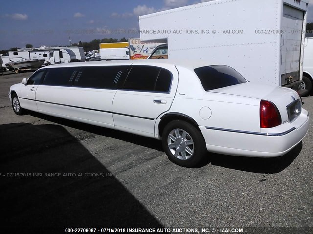 2L1FL8JW1BX764475 - 2011 LINCOLN TOWN CAR EXECUTIVE WHITE photo 3