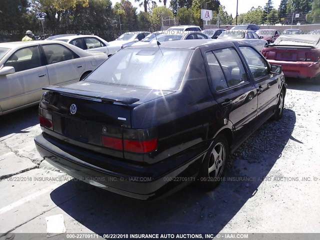 3VWPB81H3WM281712 - 1998 VOLKSWAGEN JETTA WOLFSBURG 黑色 照片 4