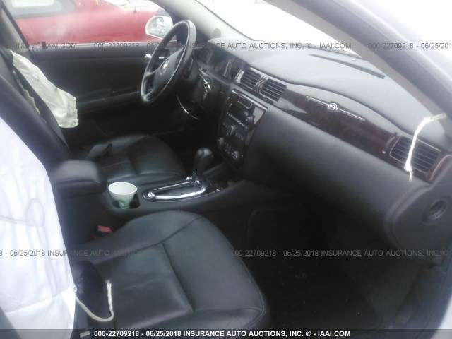 2G1WC5E35D1186493 - 2013 CHEVROLET IMPALA LTZ WHITE photo 5