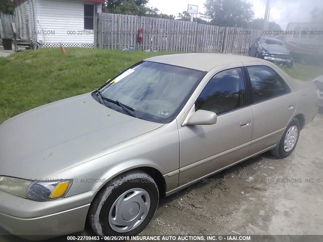4T1BG22K3WU247508 - 1998 TOYOTA CAMRY CE/LE/XLE BEIGE photo 2