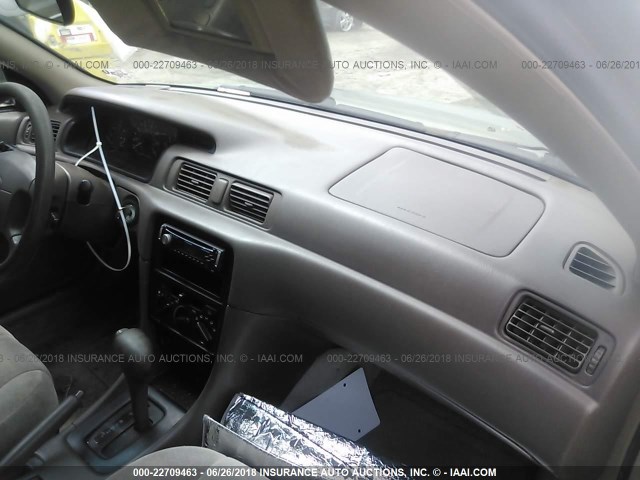 4T1BG22K3WU247508 - 1998 TOYOTA CAMRY CE/LE/XLE BEIGE photo 5
