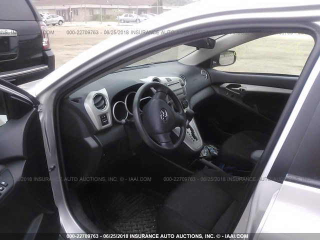 2T1KU4EE0AC279899 - 2010 TOYOTA COROLLA MATRIX  SILVER photo 5