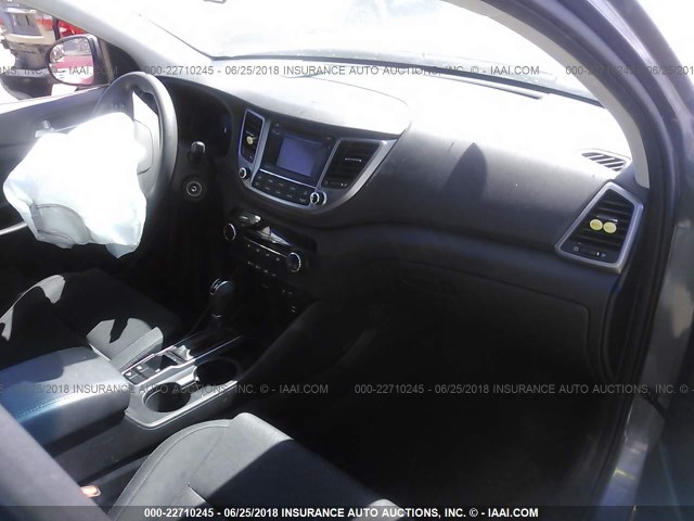 KM8J33A47HU252598 - 2017 HYUNDAI TUCSON LIMITED/SPORT AND ECO/SE GRAY photo 5