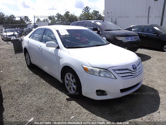 4T1BF3EK2BU695611 - 2011 TOYOTA CAMRY SE/LE/XLE WHITE photo 1