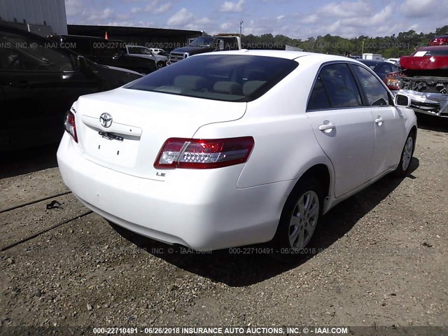 4T1BF3EK2BU695611 - 2011 TOYOTA CAMRY SE/LE/XLE WHITE photo 4