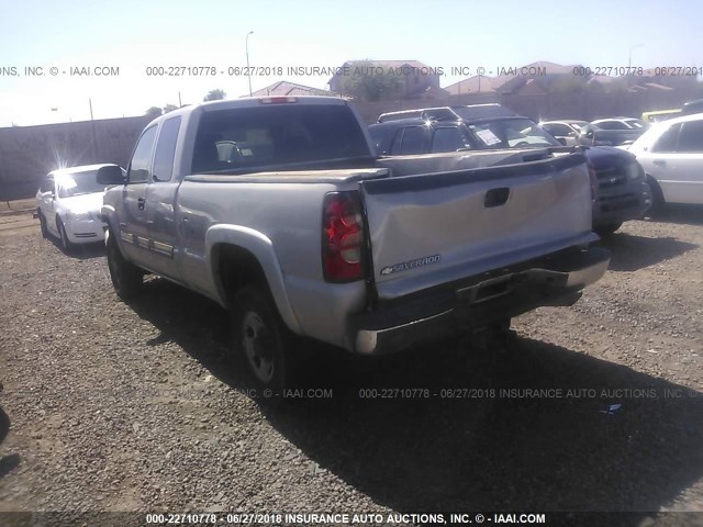 1GCHC29U97E142212 - 2007 CHEVROLET SILVERADO C2500 HEAVY DUTY SILVER photo 3