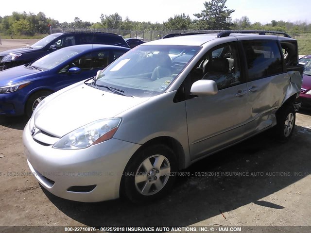 5TDZK22C58S155074 - 2008 TOYOTA SIENNA XLE/XLE LIMITED SILVER photo 2