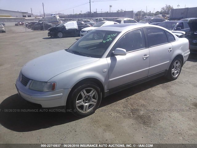 WVWUH23B6YE371536 - 2000 VOLKSWAGEN PASSAT GLX 4MOTION SILVER photo 2