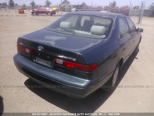 4T1BG22K0VU799918 - 1997 TOYOTA CAMRY CE/LE/XLE 绿色 照片 4