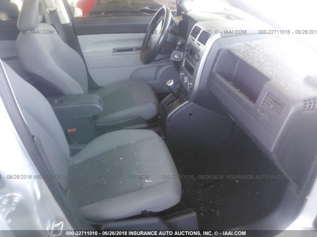 1J8FT47W07D124221 - 2007 JEEP COMPASS SILVER photo 5