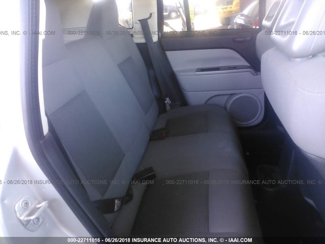 1J8FT47W07D124221 - 2007 JEEP COMPASS SILVER photo 8