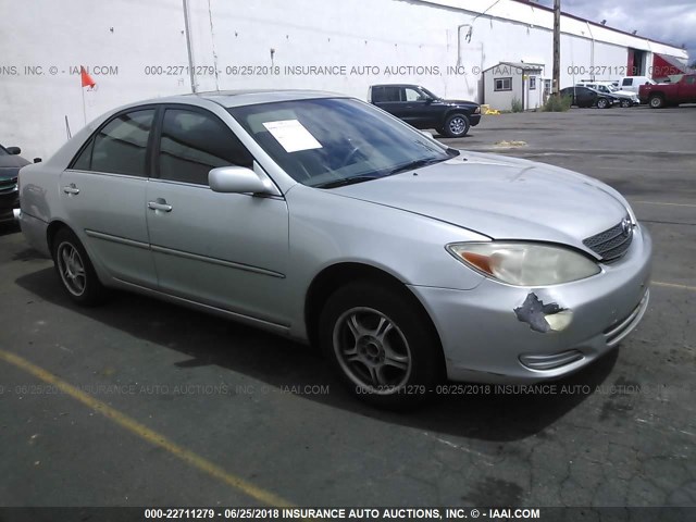 JTDBE32K930143608 - 2003 TOYOTA CAMRY LE/XLE SILVER photo 1