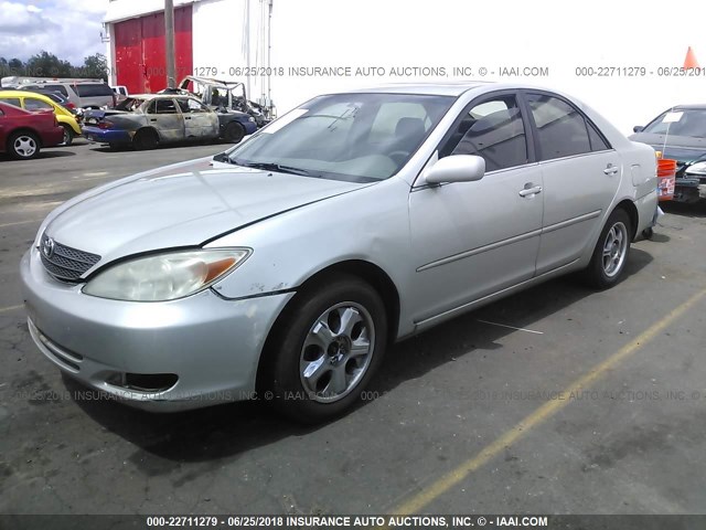 JTDBE32K930143608 - 2003 TOYOTA CAMRY LE/XLE SILVER photo 2