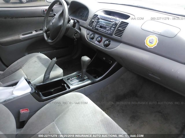 JTDBE32K930143608 - 2003 TOYOTA CAMRY LE/XLE SILVER photo 5