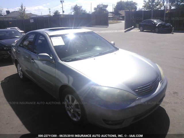 4T1BE30K35U979456 - 2005 TOYOTA CAMRY LE/XLE/SE 灰色 照片 1