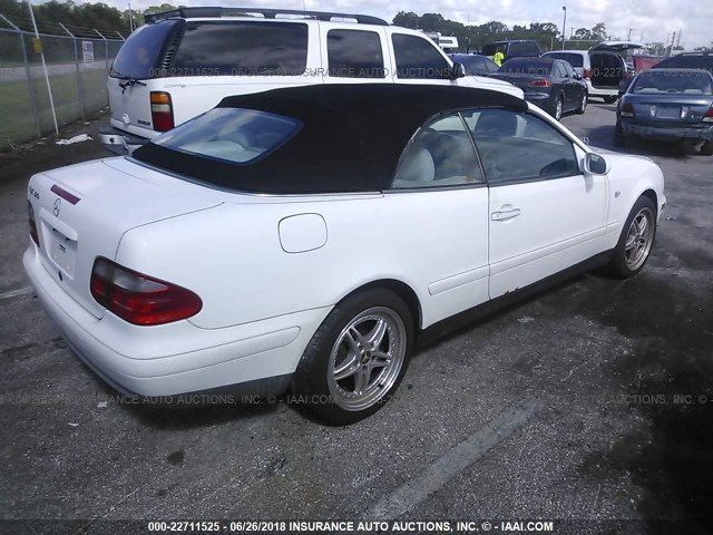 WDBLK65G6XT009129 - 1999 MERCEDES-BENZ CLK 320 WHITE photo 4