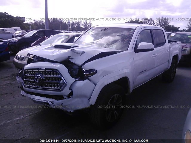 5TFCZ5AN4HX076334 - 2017 TOYOTA TACOMA DBL CAB/SR/TRDSPT/OR/PRO თეთრი ფოტო 2