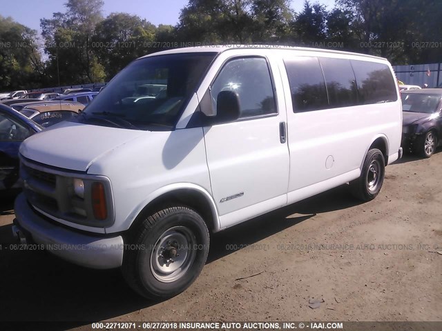 1GAGG25R321188578 - 2002 CHEVROLET EXPRESS G2500  WHITE photo 2