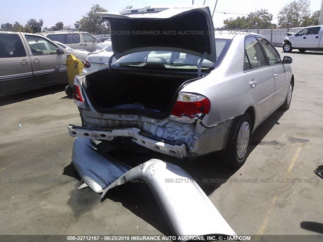 4T1BE32K45U429163 - 2005 TOYOTA CAMRY LE/XLE/SE ნაცრისფერი ფოტო 4