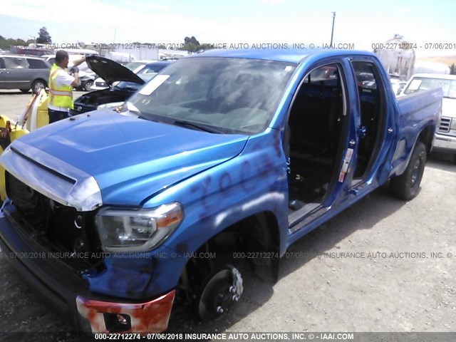 5TFUY5F19JX715326 - 2018 TOYOTA TUNDRA DOUBLE CAB SR/SR5 BLUE photo 2