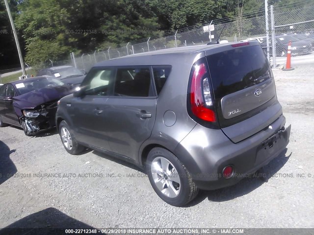 KNDJN2A24J7586549 - 2018 KIA SOUL GRAY photo 3