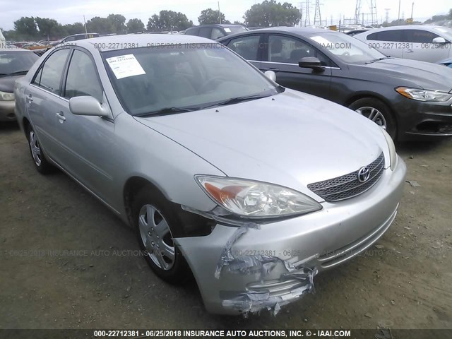 4T1BE32K42U069680 - 2002 TOYOTA CAMRY LE/XLE/SE ვერცხლისფერი ფოტო 1