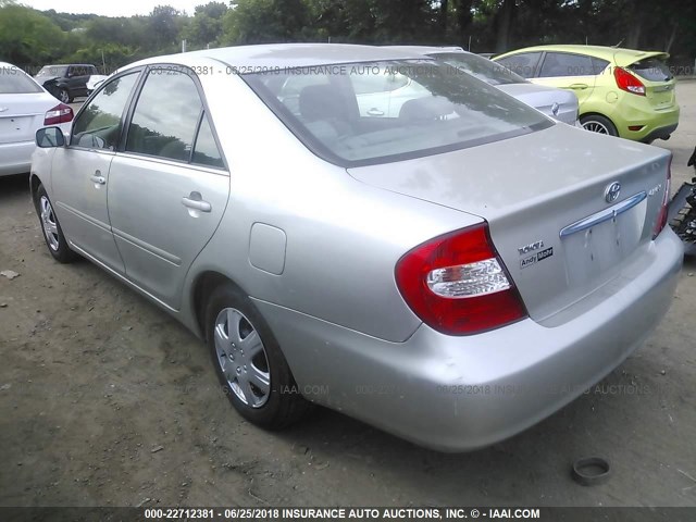 4T1BE32K42U069680 - 2002 TOYOTA CAMRY LE/XLE/SE SILVER photo 3