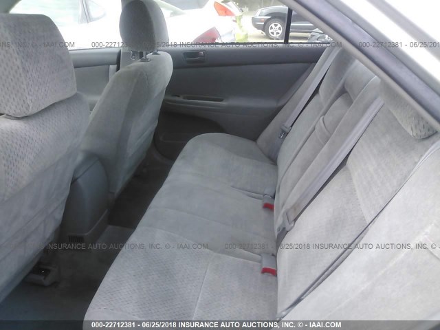 4T1BE32K42U069680 - 2002 TOYOTA CAMRY LE/XLE/SE ვერცხლისფერი ფოტო 8