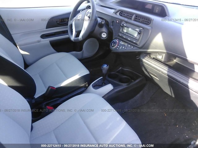 JTDKDTB36E1560399 - 2014 TOYOTA PRIUS C SILVER photo 5