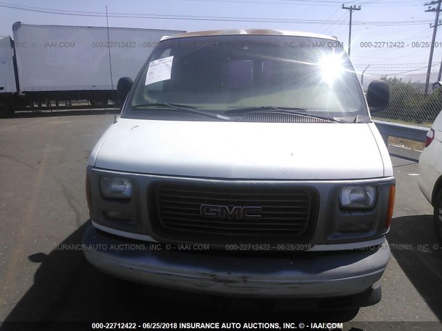 1GTFG25M2W1074262 - 1998 GMC SAVANA G2500 WHITE photo 6