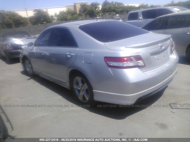 4T1BF3EK4AU016212 - 2010 TOYOTA CAMRY SE/LE/XLE 银色 照片 3