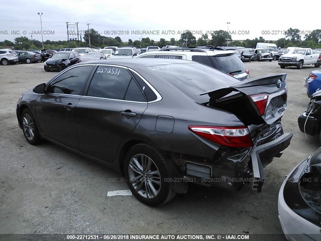 4T1BF1FK0FU047810 - 2015 TOYOTA CAMRY LE/XLE/SE/XSE GRAY photo 3