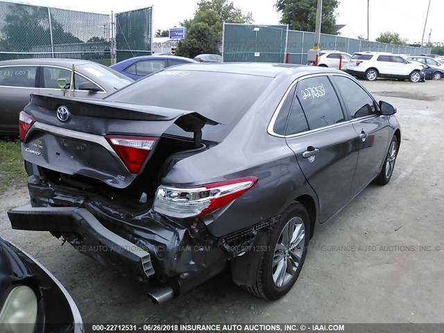 4T1BF1FK0FU047810 - 2015 TOYOTA CAMRY LE/XLE/SE/XSE GRAY photo 4