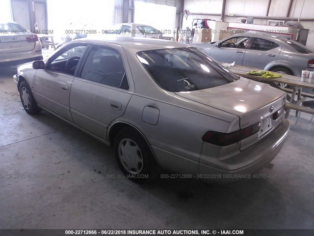 4T1BG22KXXU565210 - 1999 TOYOTA CAMRY CE/LE/XLE SILVER photo 3