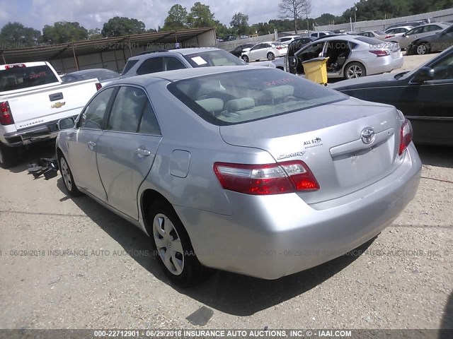 4T4BE46K88R014437 - 2008 TOYOTA CAMRY CE/LE/XLE/SE SILVER photo 3