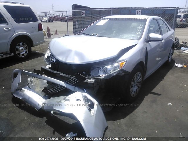 4T1BF1FK6DU241173 - 2013 TOYOTA CAMRY L/SE/LE/XLE 银色 照片 2