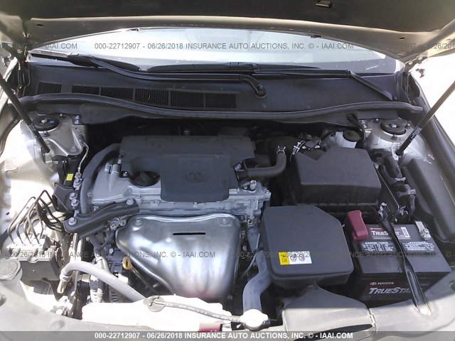 4T1BF1FK7HU341420 - 2017 TOYOTA CAMRY LE/XLE/SE/XSE SILVER photo 10